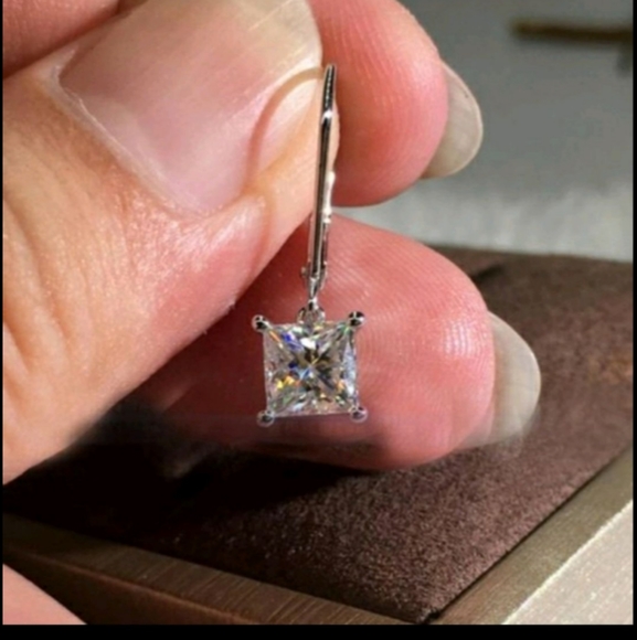 NEW 2ct Princess Cut Solitaire Diamond Earrings - Picture 2 of 5